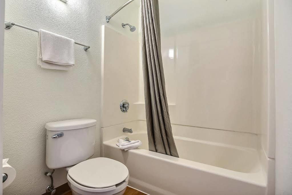 Motel 6-Oakland, Ca - Embarcadero Exterior photo